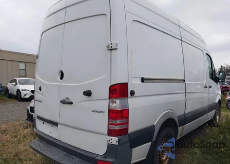 2017 Mercedes-Benz Sprinter 2500 Standard Roof V6 z USA, uszkodzony, nr VIN WD3PE7CD2HP512525